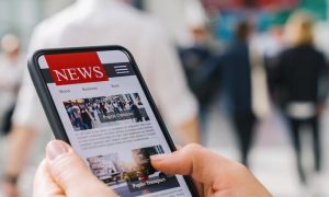 Top Benefits of Reading News Online Instead of Newspapers